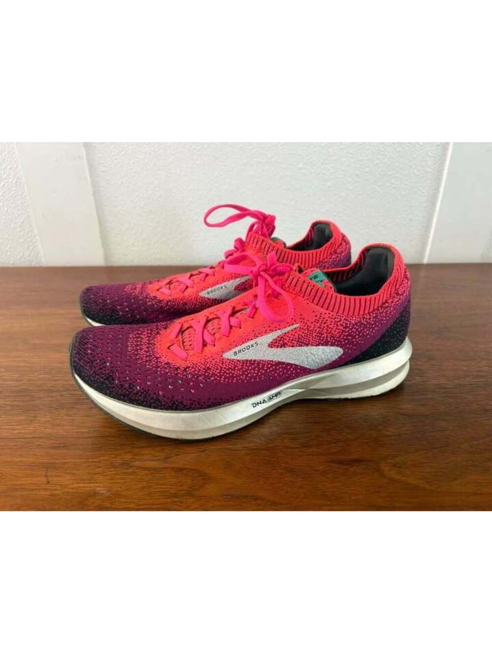 Brooks Levitate 2 Women's Running Shoes size 8.5
